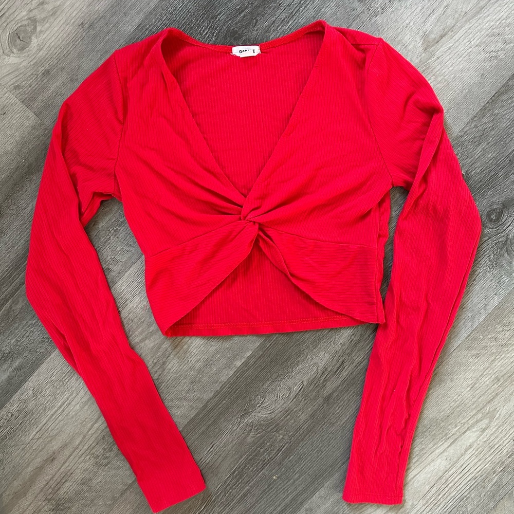 🌻 Red Twist-Front Long Sleeve Crop Top 🌻